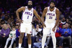 爱游戏体育 -关于今夜突围战来临，密尔沃基雄鹿围绕社区盾调整名单，质疑声仍在，细节决定成败的信息