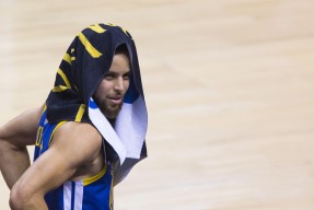 爱游戏体育 -多伦多猛龙发布备战花絮，赛前完成体检，NBA季后赛任务艰巨，临场指挥获称赞的简单介绍